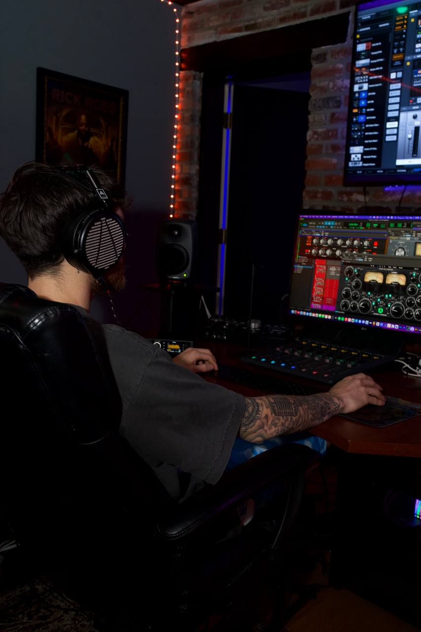 Envo mixing in the studio